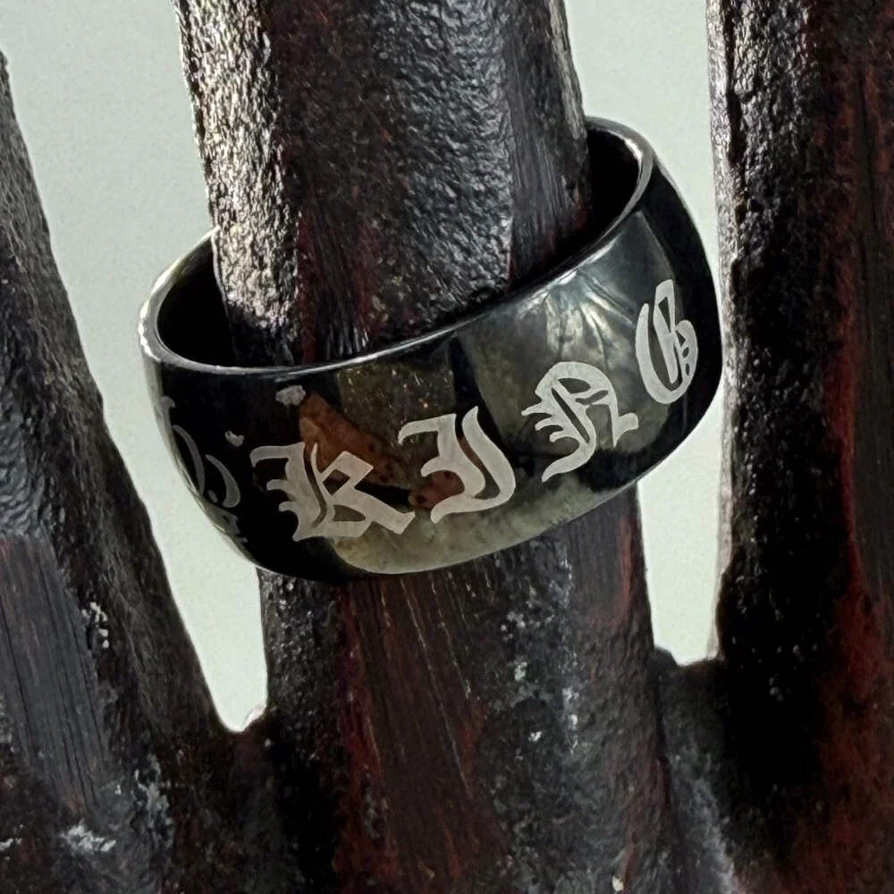 King Ring Black Size 5.75